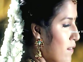 Shruthi mahotras Juicy Navel in low hip saree